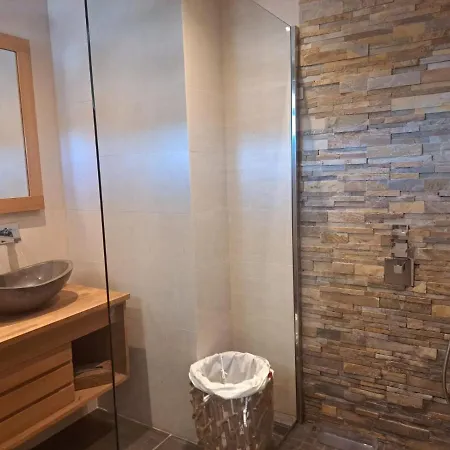 Luxurious Sea View Cannes Vieux Cannet Апартаменты *